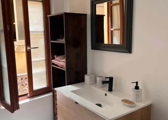 Hyper Centre De * Ναρμπόν